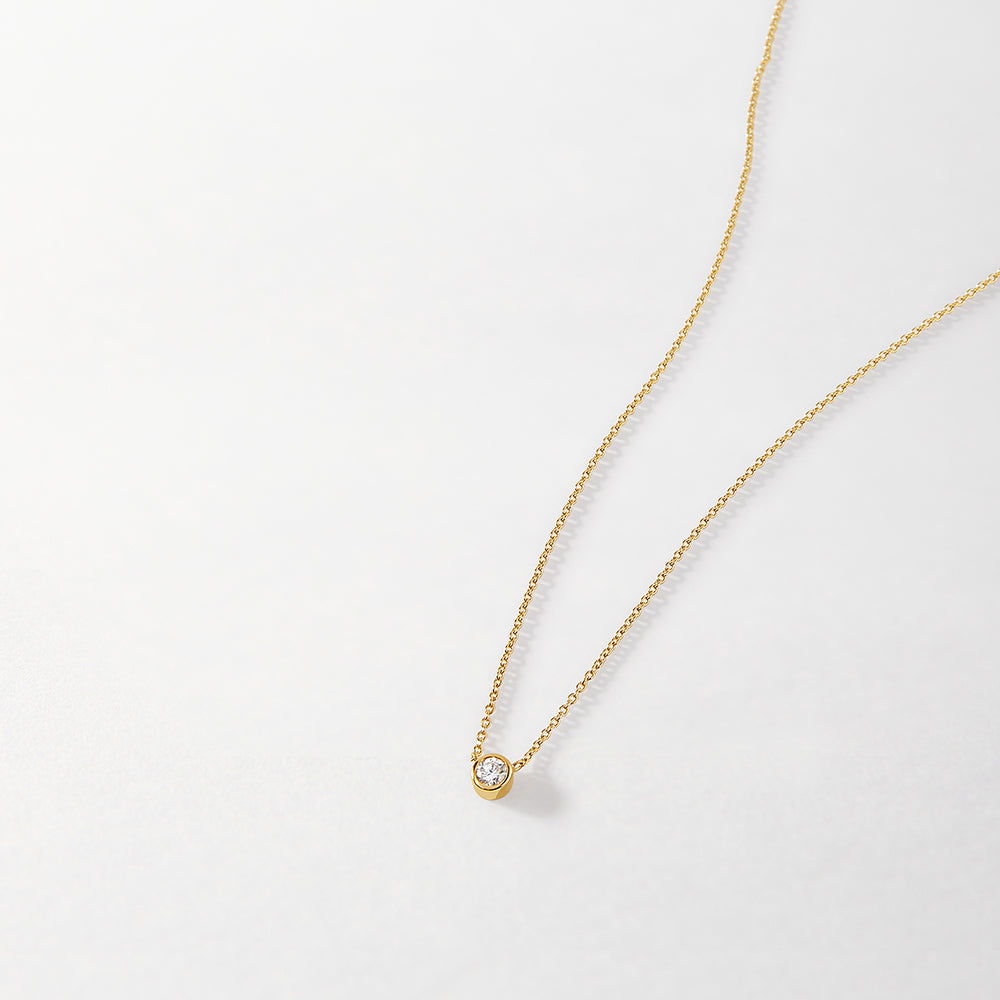 Elegant Yellow Gold Solitaire Diamond Necklace